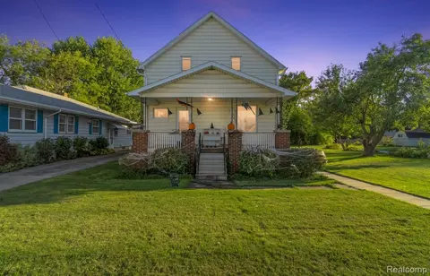 2028 Kosciuszko Ave, Bay City, MI 48708
