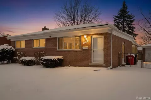 16141 Lois Dr, Roseville, MI 48066