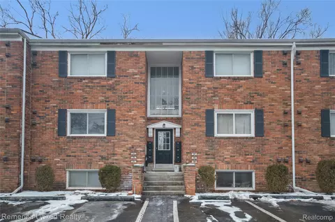 31831 Grand River Ave #58, Farmington, MI 48336
