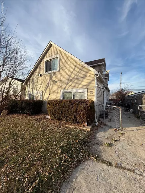 20415 E 14 Mile Rd, Clinton Township, MI 48035