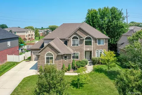 39122 Nautical Ln, Harrison, MI 48045