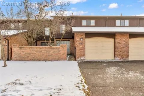 26134 Summerdale Dr, Southfield, MI 48033