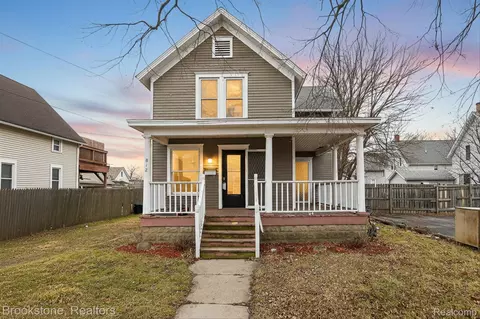 812 Bacon St, Monroe, MI 48161