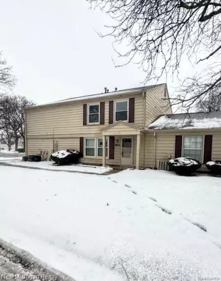 2913 Rockford Ct, Lake Orion, MI 48360
