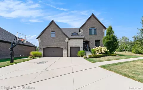 60975 Stonecrest Dr, Washington, MI 48094
