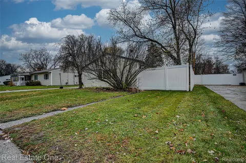 1592 Mollie St, Ypsilanti, MI 48198