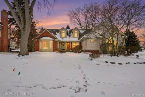1248 Ridgeview Cir, Lake Orion, MI 48362
