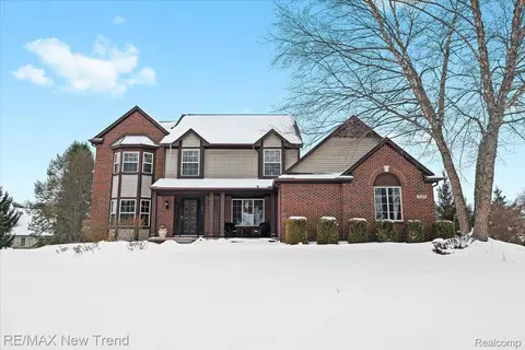 10288 Brunswick Dr, Green Oak, MI 48178