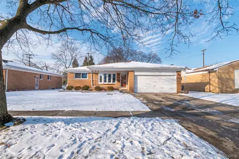 28427 Wexford Dr, Warren, MI 48092