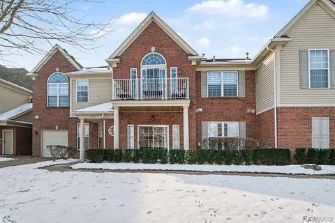 8469 Heywood Cir, Sterling Heights, MI 48312
