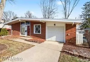29628 Rock Creek Dr, Southfield, MI 48076