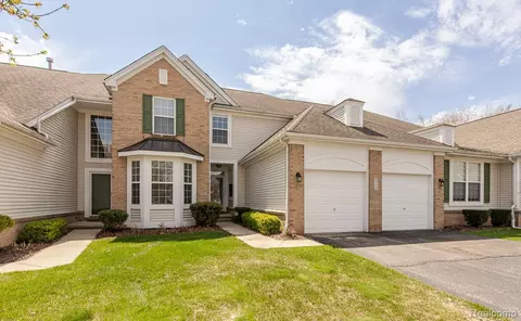 5710 Pinecroft Ct, Independence, MI 48346