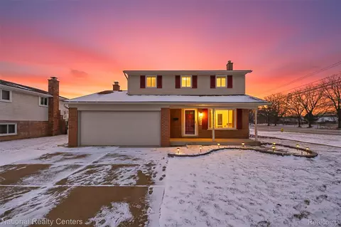 1806 Treadwell St, Westland, MI 48186