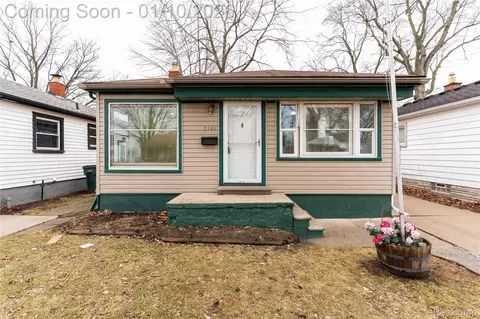 2121 Buckingham Ave, Lincoln Park, MI 48146