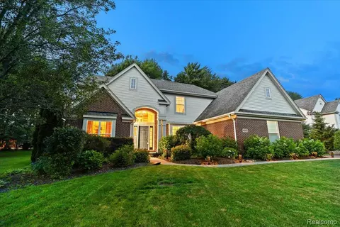 4583 Racewood Dr, Commerce, MI 48382