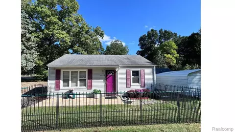 9229 Oakland Dr, Portage, MI 49024