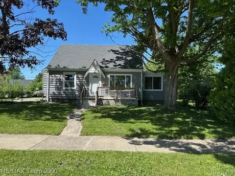 2019 Helen St, Garden City, MI 48135