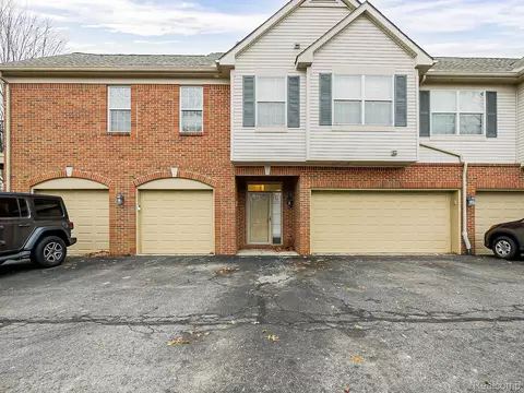23461 Williamsburg Cir, Woodhaven, MI 48183