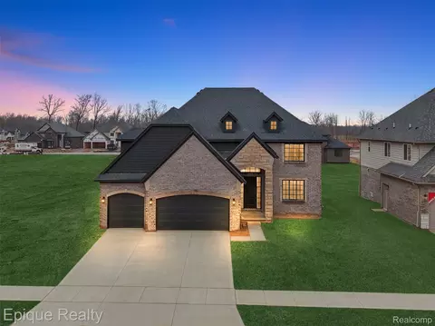 50605 Mistwood Dr, Macomb, MI 48042