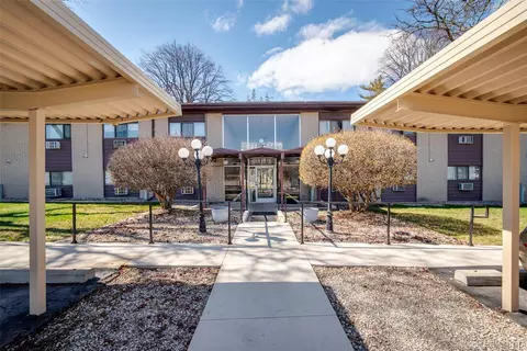 995 N Cass Lake Rd #218, Waterford, MI 48328