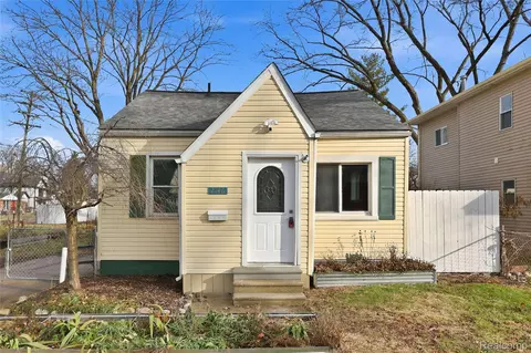 2146 Martin Rd, Ferndale, MI 48220