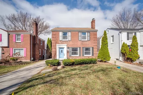19217 Linville St, Grosse Pointe Woods, MI 48236