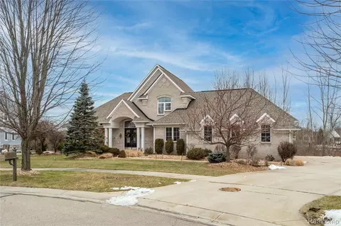 14250 Wright Dr, Fenton, MI 48451