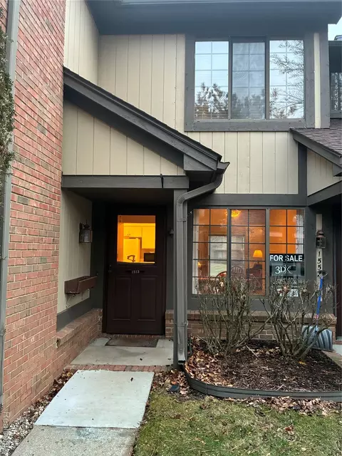 1553 Meadow Side Dr, Rochester Hills, MI 48307