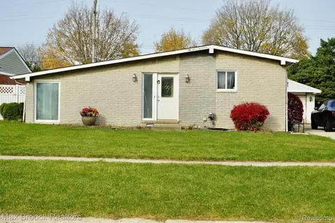 8223 San Marco Blvd, Sterling Heights, MI 48313