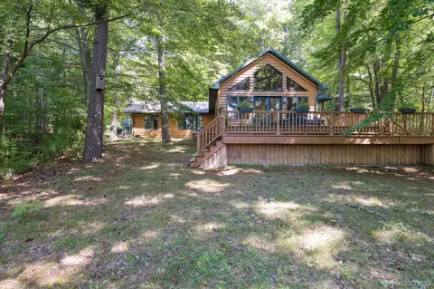 267 W Barnes Lake Rd, Deerfield, MI 48421