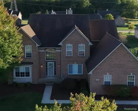 27299 Jessica Ln, Brownstown, MI 48134