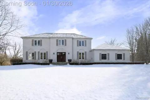 1839 Argosy Ct, Bloomfield Hills, MI 48302