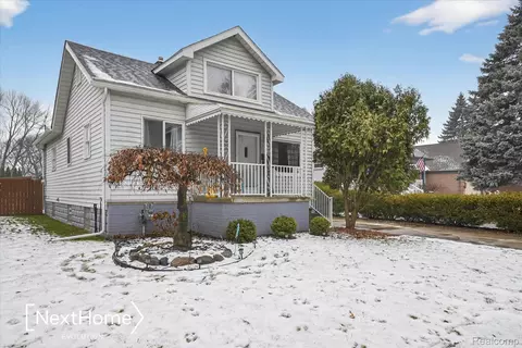 645 Riverbank St, Wyandotte, MI 48192