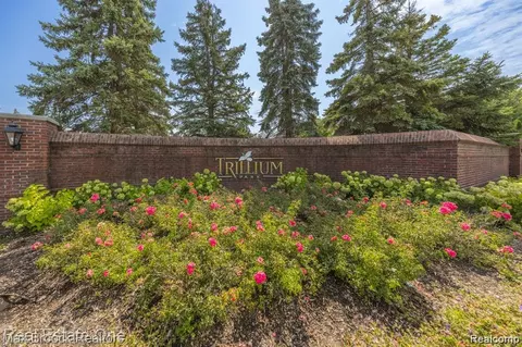 3101 Cameron Cir, Walled Lake, MI 48390