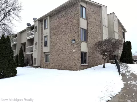 30515 W 14 Mile Rd #30, Farmington Hills, MI 48334