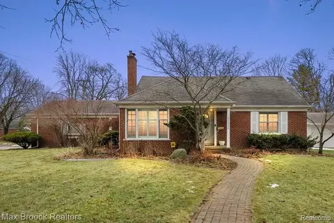 32350 Sheridan Dr, Beverly Hills, MI 48025