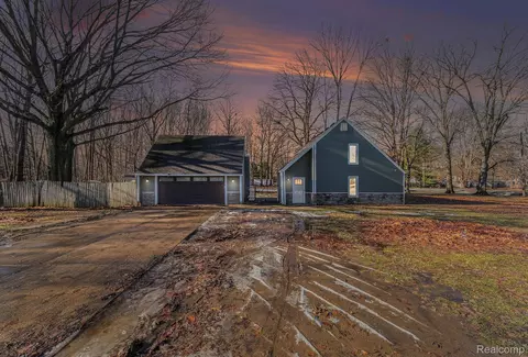 1364 Munson St, Burton, MI 48509
