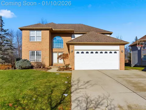 28710 Castlegate Dr, Southfield, MI 48034