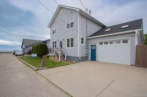 7886 Inglewood Dr, Clay, MI 48001