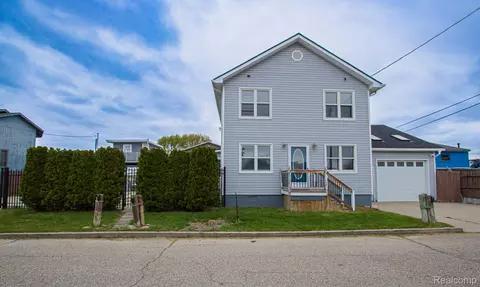 7886 Inglewood Dr, Clay, MI 48001