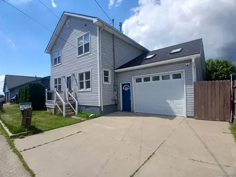 7886 Inglewood Dr, Clay, MI 48001