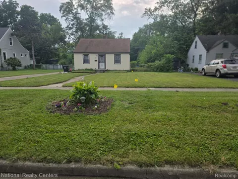 19919 S Five Points St S, Redford, MI 48240