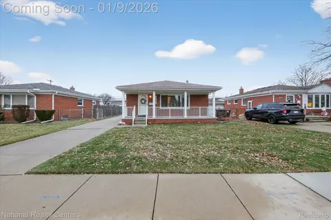 17609 Quarry St, Riverview, MI 48193