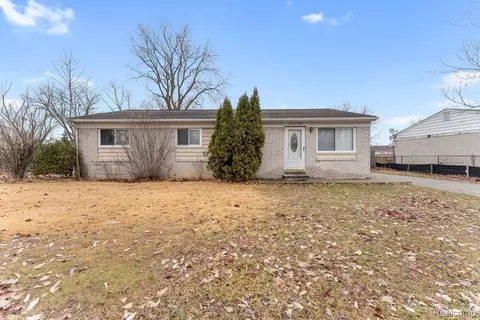 27040 Stacy St, Taylor, MI 48180