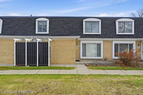 29792 City Center Dr #2, Warren, MI 48093