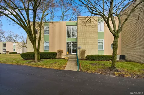 33231 Fargo St, Livonia, MI 48152