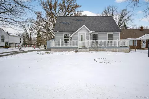 1041 E Schumacher Ave, Burton, MI 48529