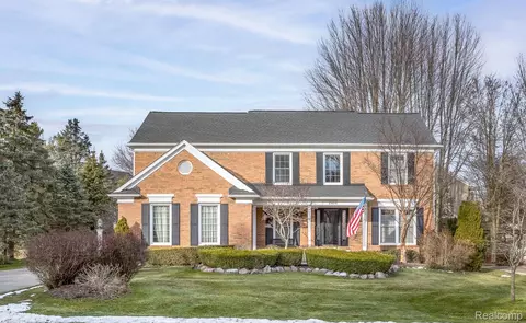 2456 Westwood Dr, Rochester Hills, MI 48306