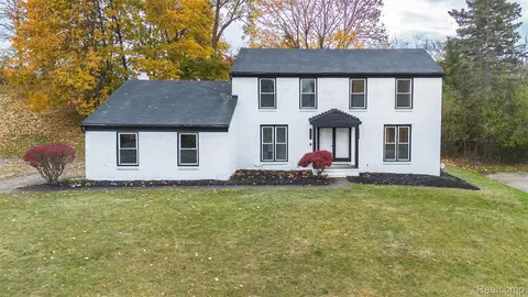 5435 Tequesta Dr, West Bloomfield, MI 48323