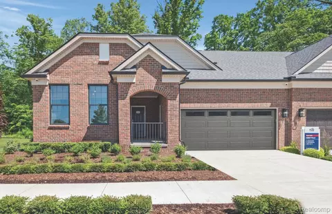 55834 Oak Pointe Dr, Shelby Township, MI 48315